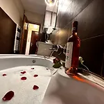 Romantic Charm, Spa, Free Early Check-in Apartament Bucureşti